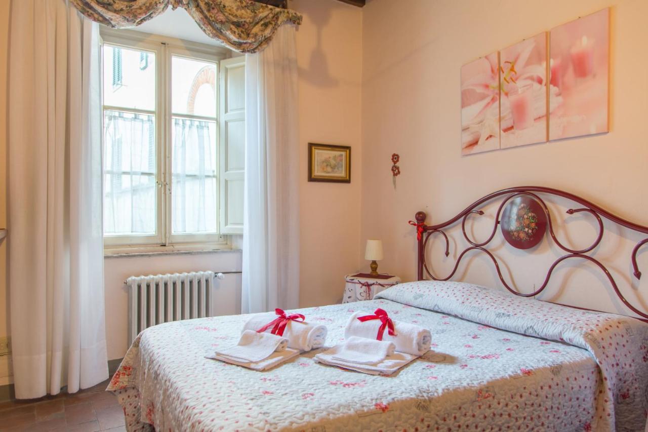 Antica Casa Dei Rassicurati Bed and Breakfast Montecarlo Eksteriør billede
