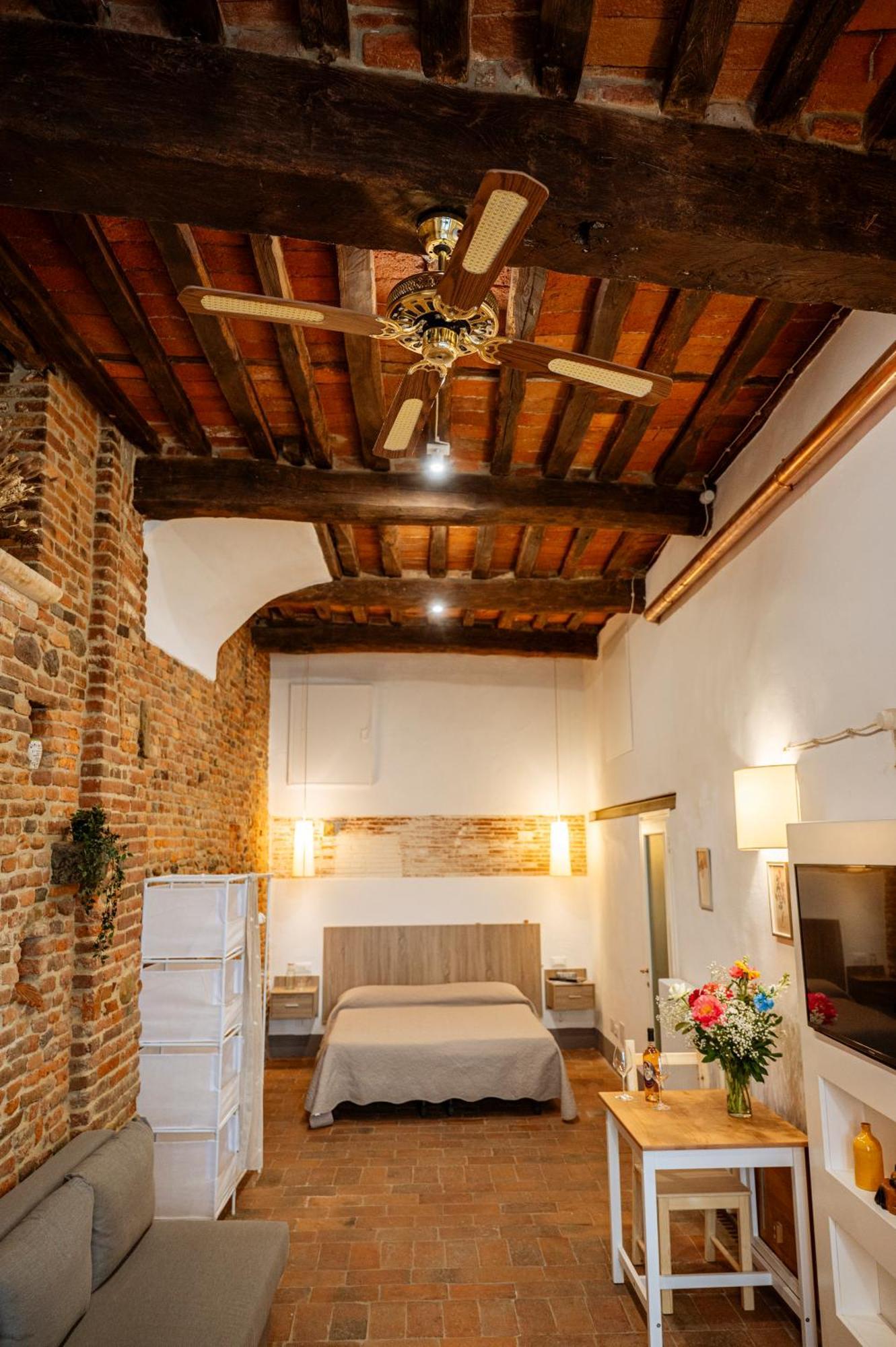 Antica Casa Dei Rassicurati Bed and Breakfast Montecarlo Eksteriør billede