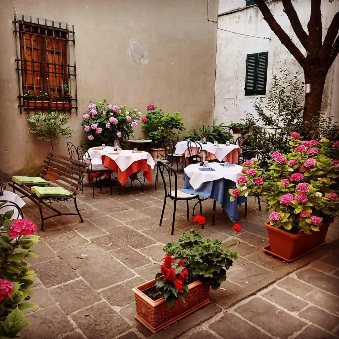 Antica Casa Dei Rassicurati Bed and Breakfast Montecarlo Eksteriør billede