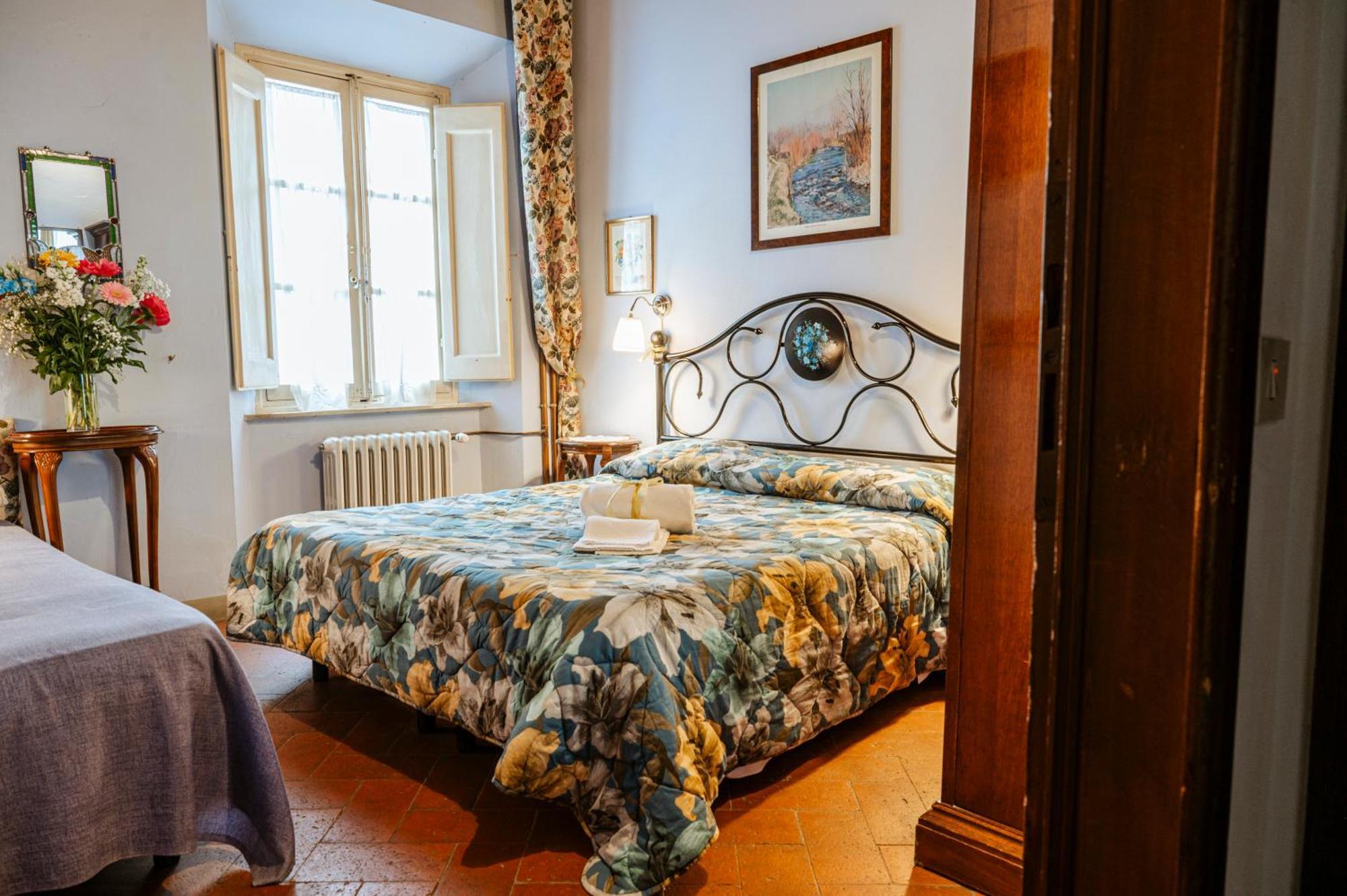 Antica Casa Dei Rassicurati Bed and Breakfast Montecarlo Eksteriør billede