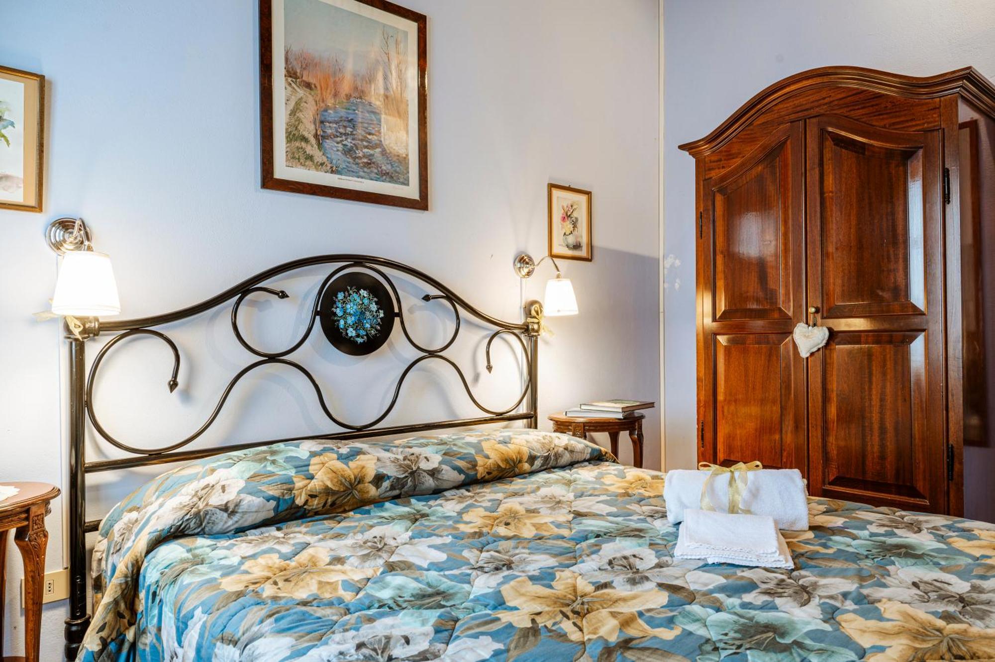 Antica Casa Dei Rassicurati Bed and Breakfast Montecarlo Eksteriør billede