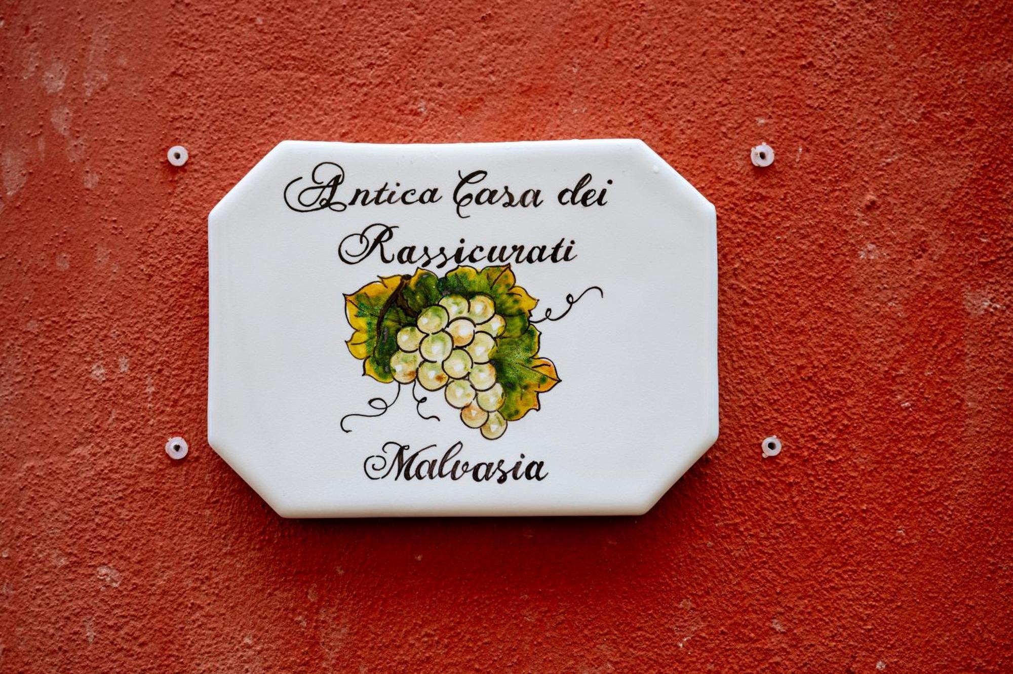 Antica Casa Dei Rassicurati Bed and Breakfast Montecarlo Eksteriør billede