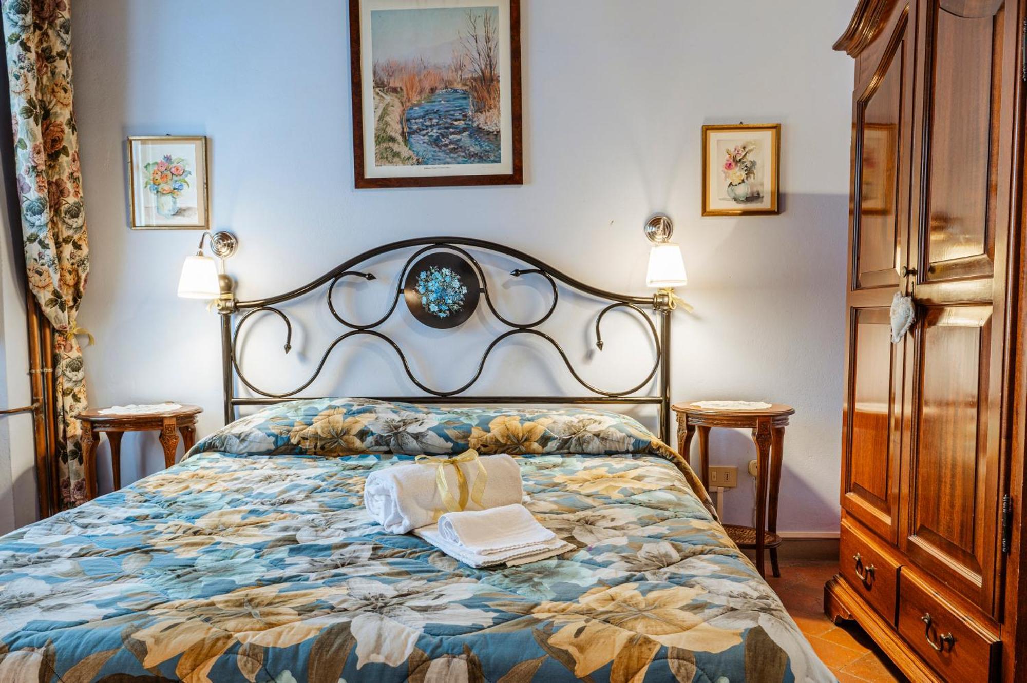 Antica Casa Dei Rassicurati Bed and Breakfast Montecarlo Eksteriør billede