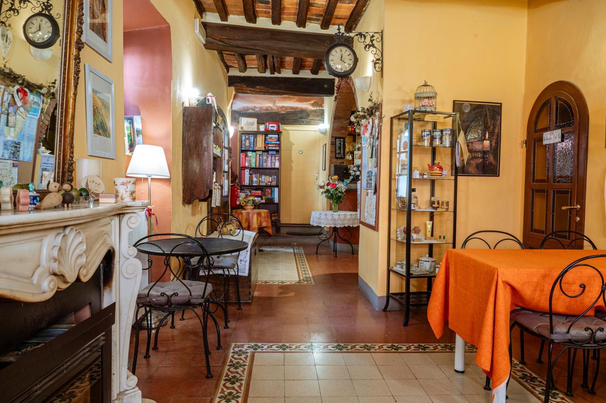 Antica Casa Dei Rassicurati Bed and Breakfast Montecarlo Eksteriør billede