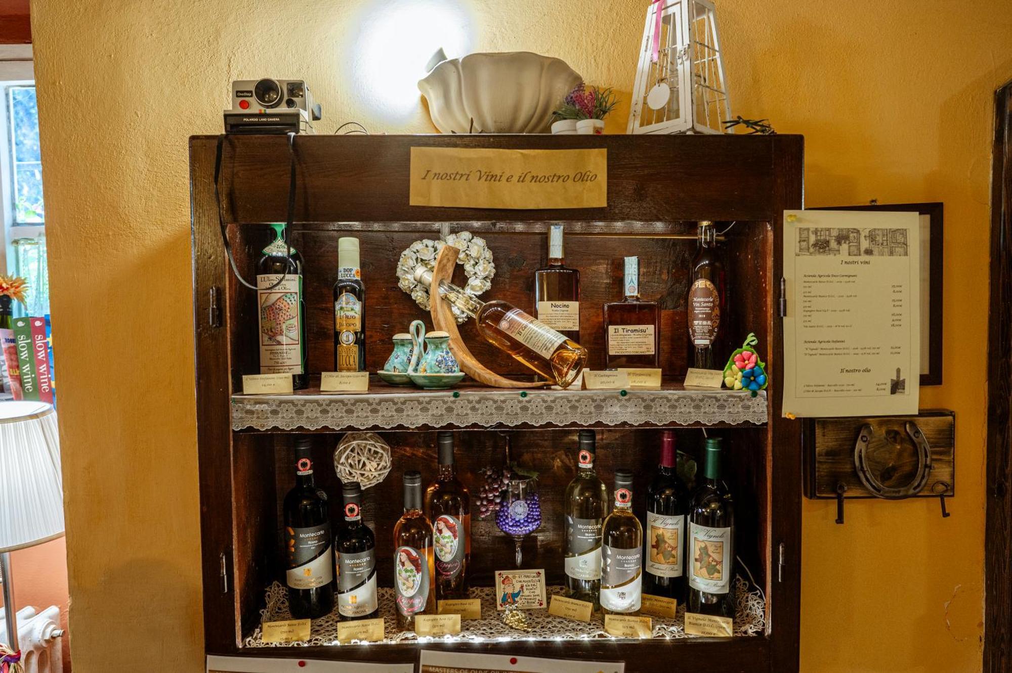 Antica Casa Dei Rassicurati Bed and Breakfast Montecarlo Eksteriør billede