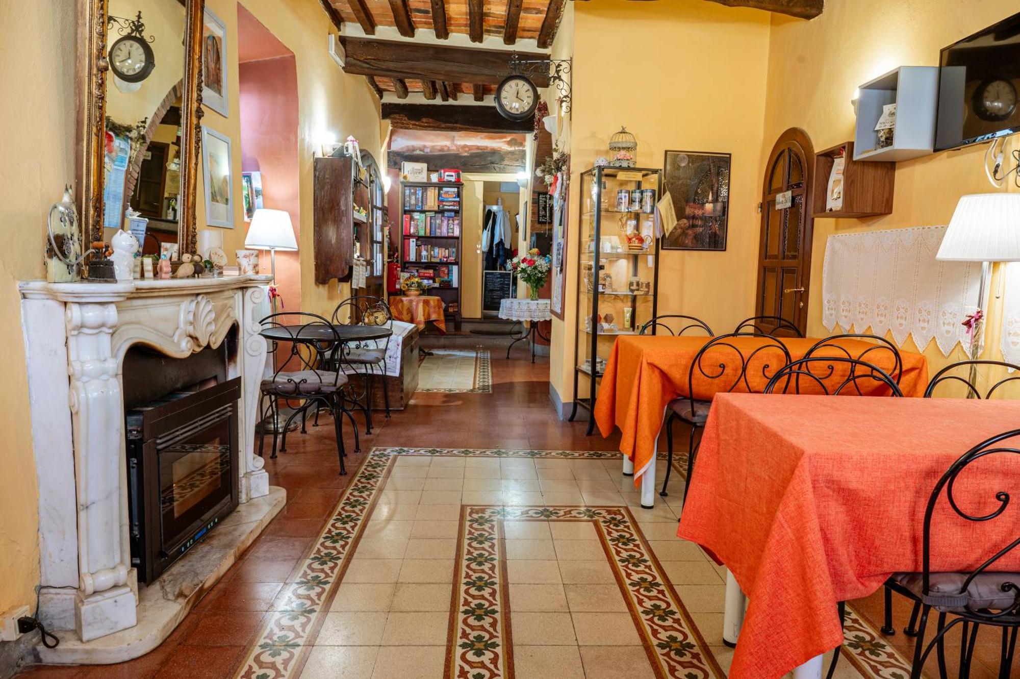 Antica Casa Dei Rassicurati Bed and Breakfast Montecarlo Eksteriør billede