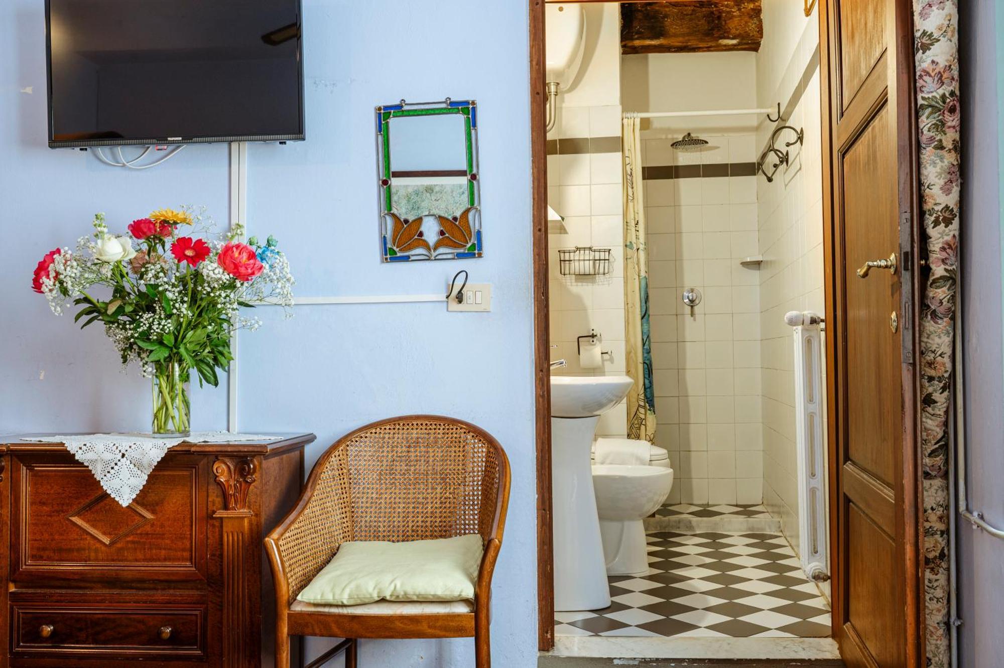 Antica Casa Dei Rassicurati Bed and Breakfast Montecarlo Eksteriør billede