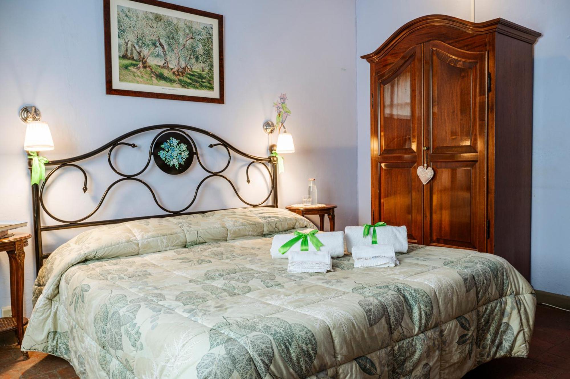 Antica Casa Dei Rassicurati Bed and Breakfast Montecarlo Eksteriør billede