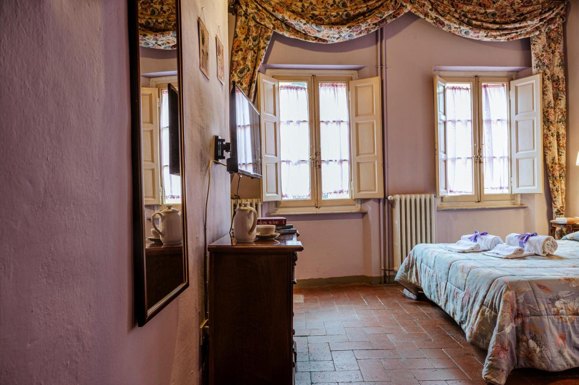 Antica Casa Dei Rassicurati Bed and Breakfast Montecarlo Eksteriør billede