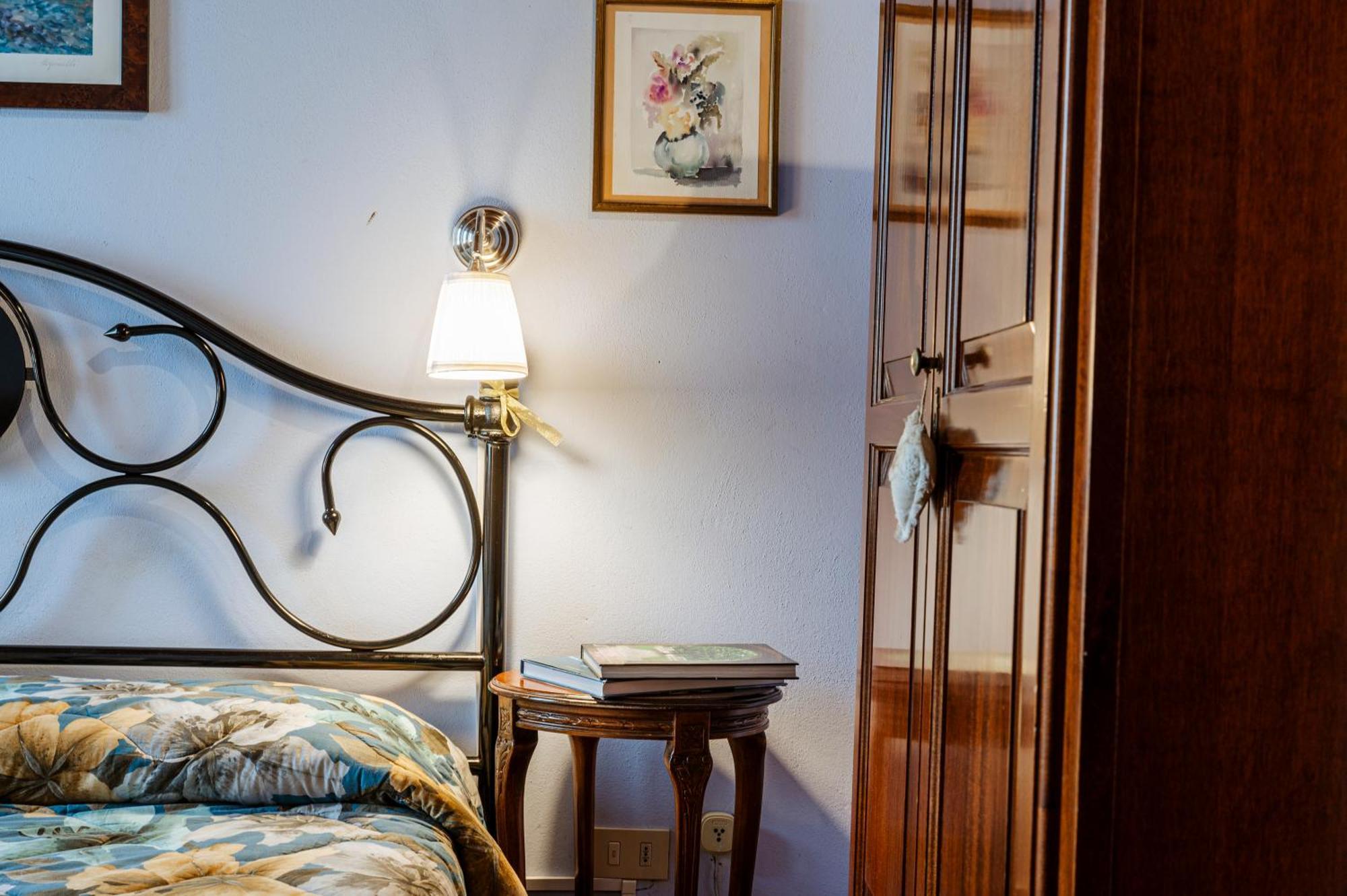 Antica Casa Dei Rassicurati Bed and Breakfast Montecarlo Eksteriør billede