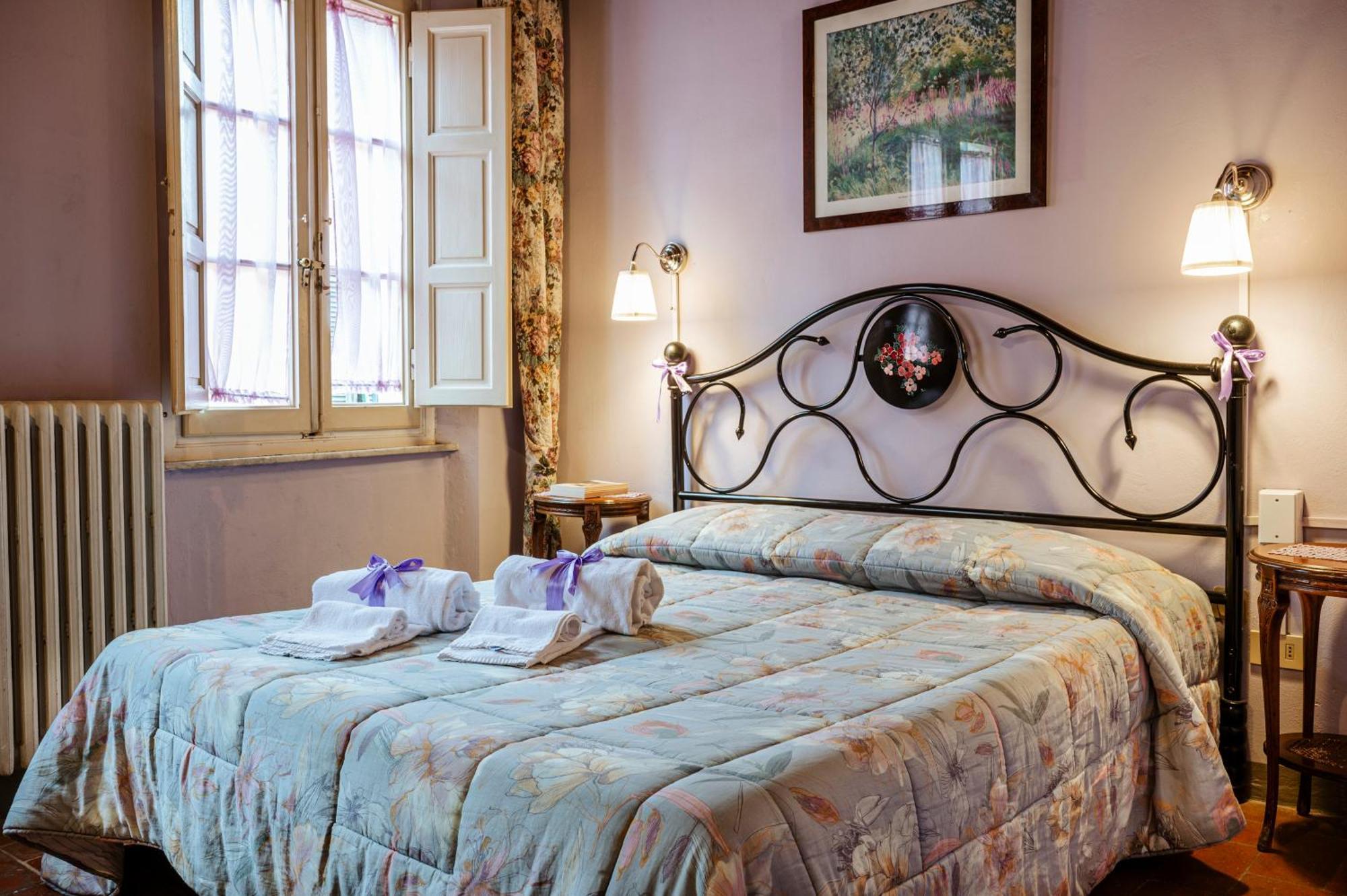 Antica Casa Dei Rassicurati Bed and Breakfast Montecarlo Eksteriør billede