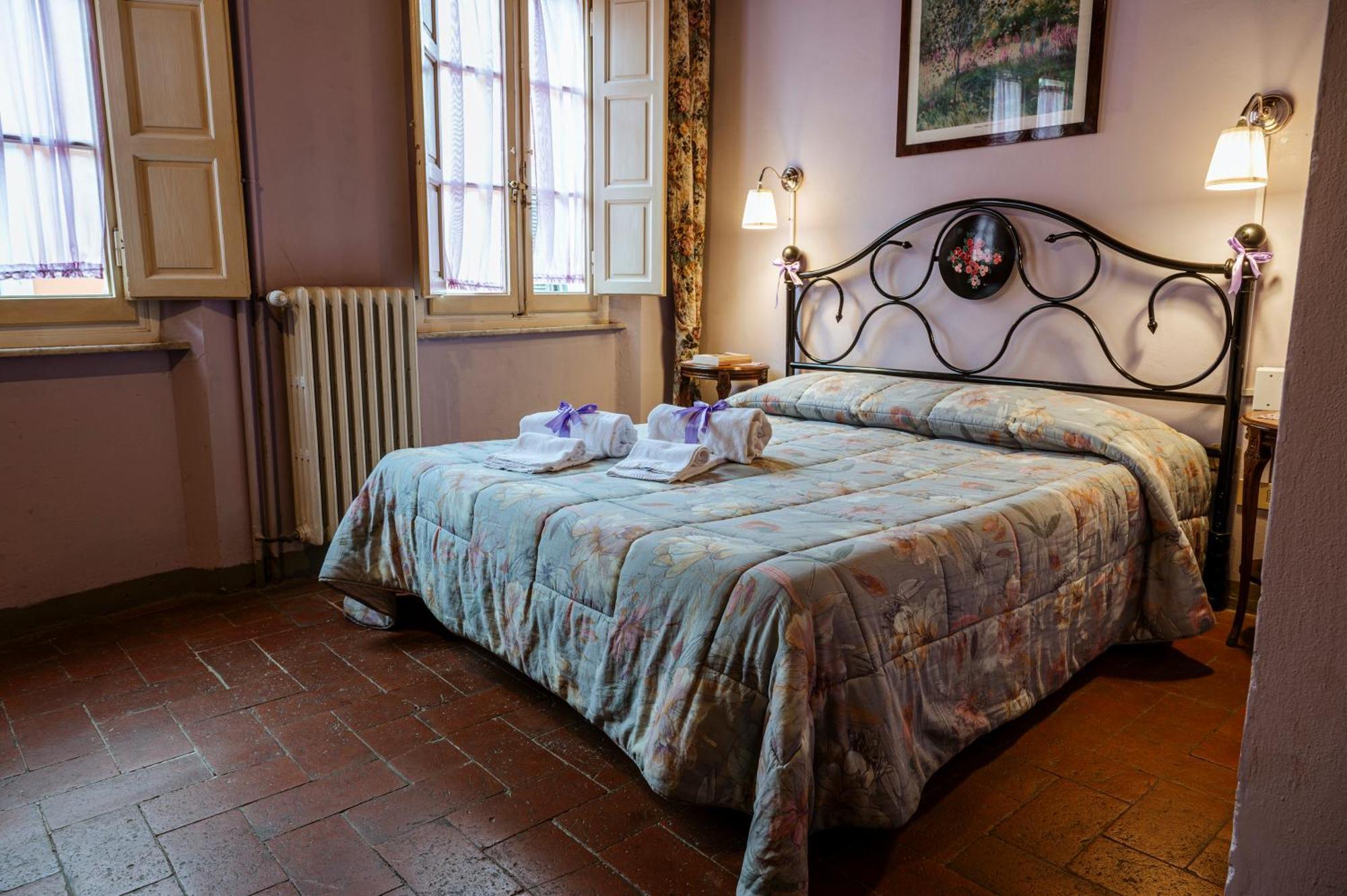 Antica Casa Dei Rassicurati Bed and Breakfast Montecarlo Eksteriør billede