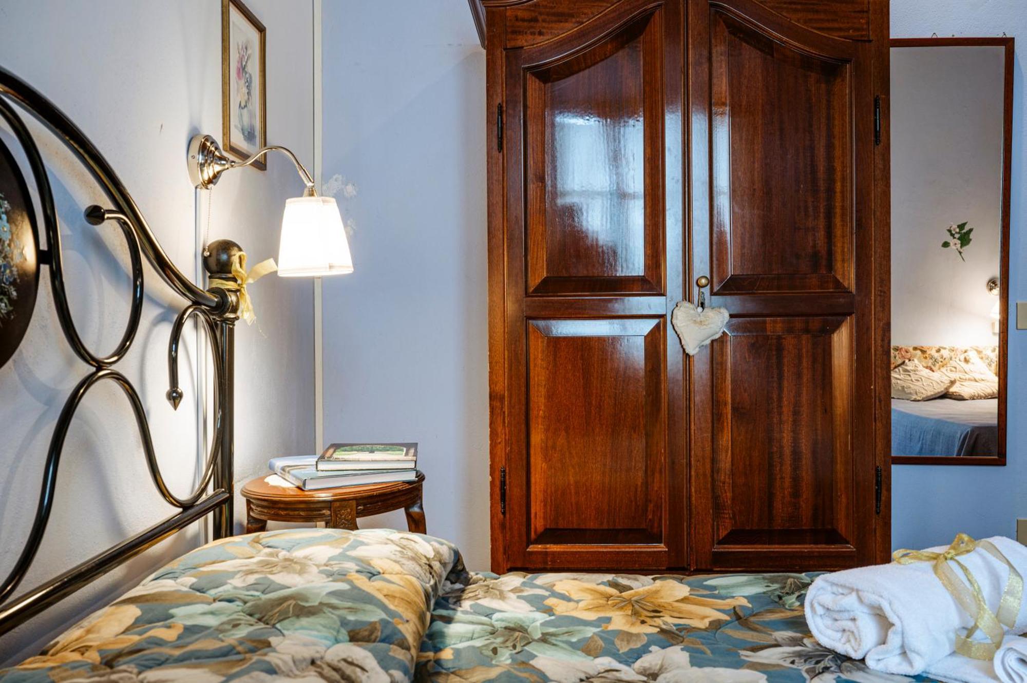 Antica Casa Dei Rassicurati Bed and Breakfast Montecarlo Eksteriør billede