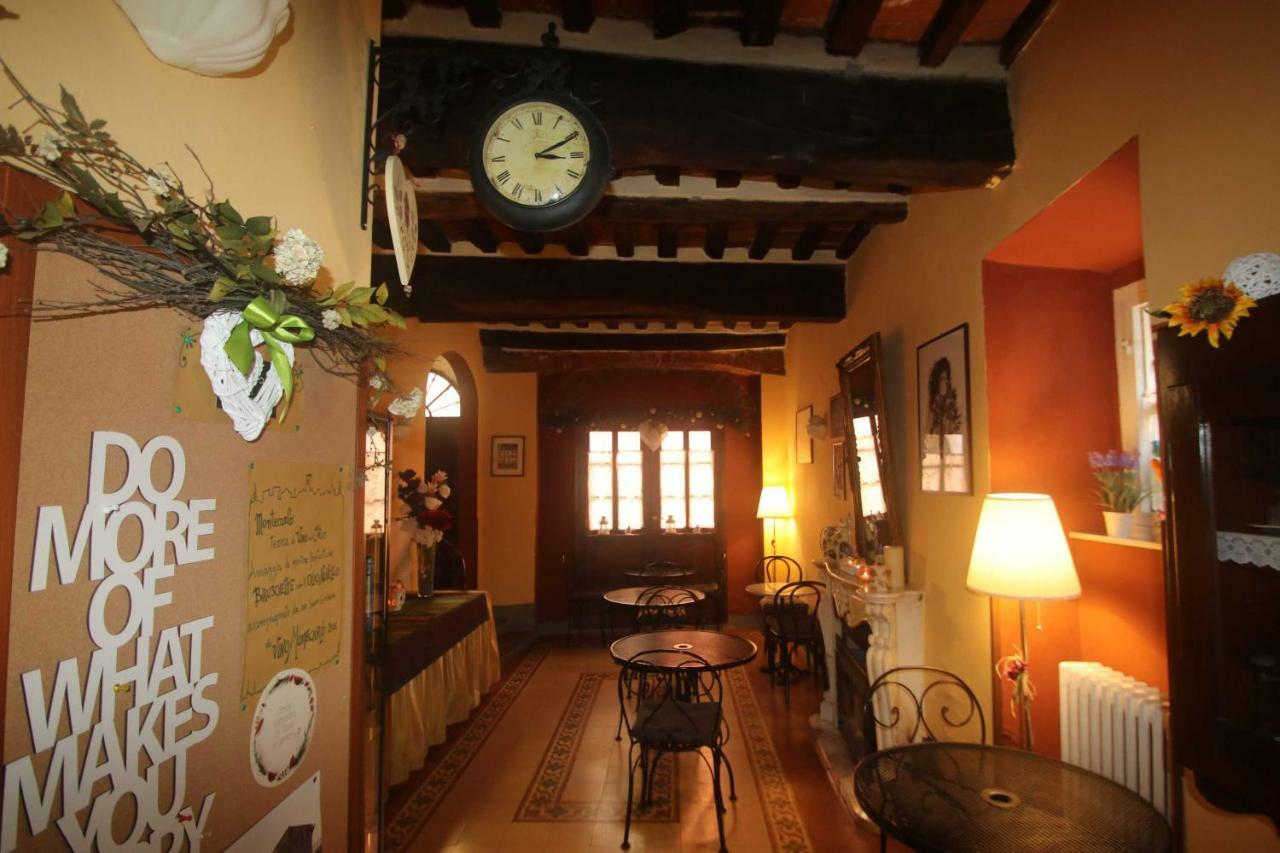 Antica Casa Dei Rassicurati Bed and Breakfast Montecarlo Eksteriør billede