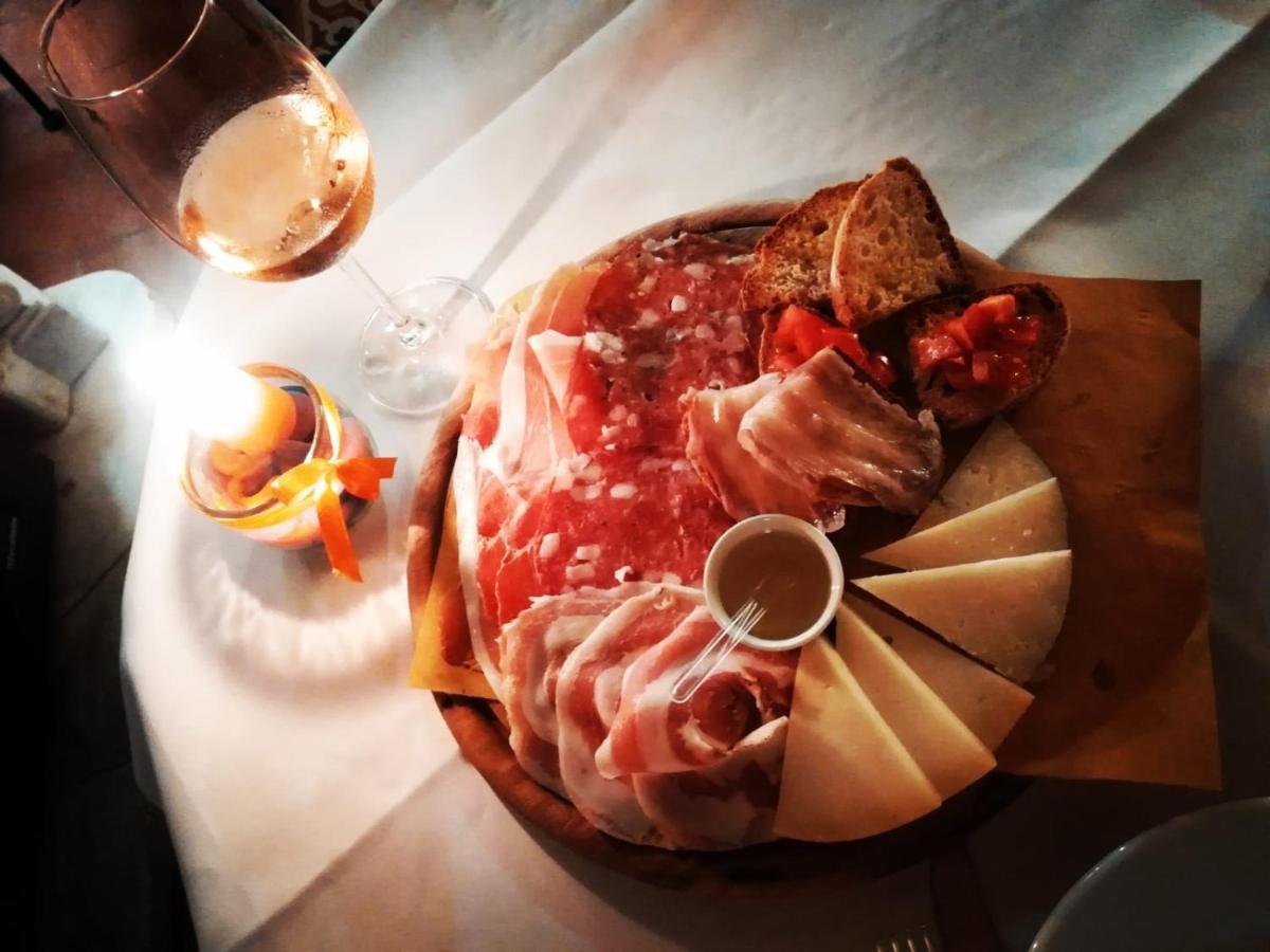 Antica Casa Dei Rassicurati Bed and Breakfast Montecarlo Eksteriør billede